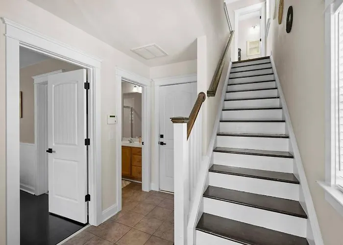 3Br/3.5Bath Uptown Aloft House.